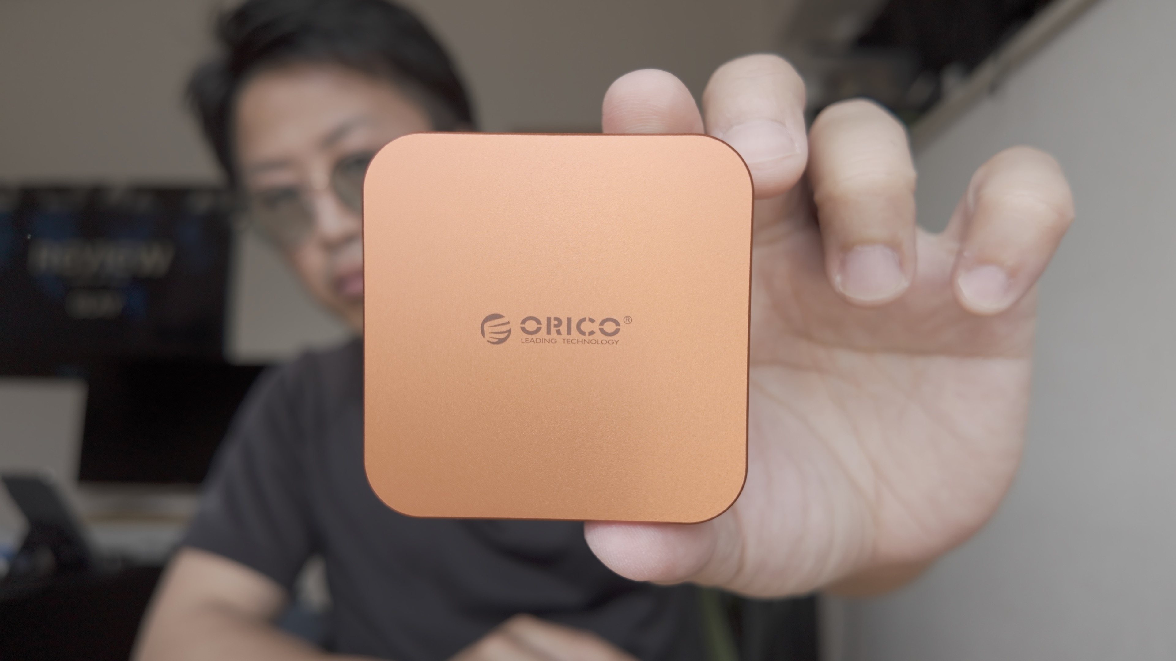 【ハブ】iPhoneを超進化させるORICOのマグネット式 M.2 ドッキングステーション 8-IN-1